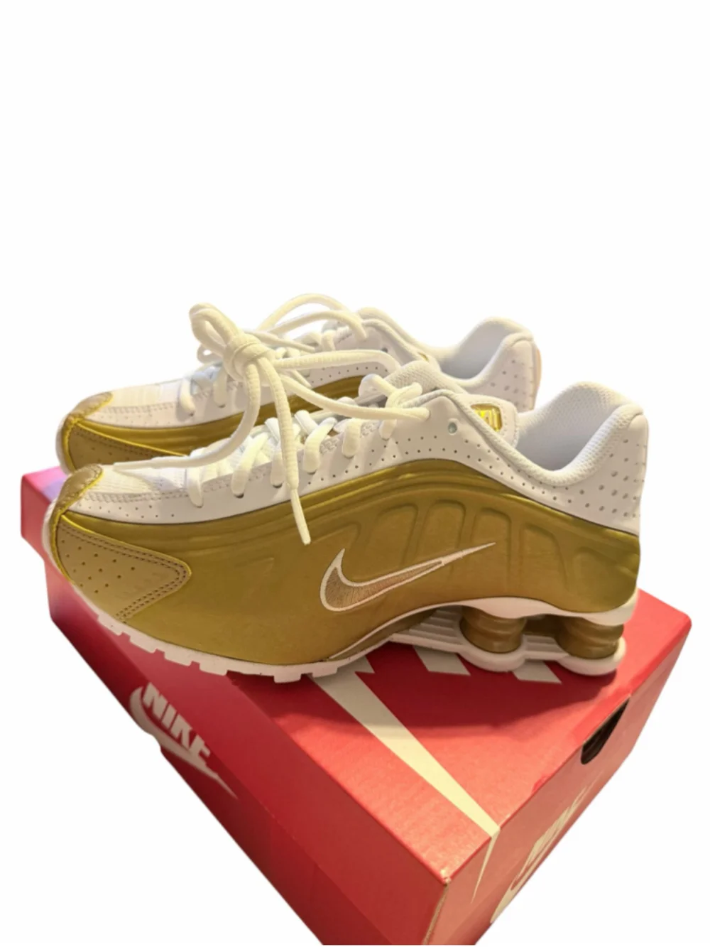 Men's/Youth Nike Shox R4 Sneakers Gold/White Size 4Y